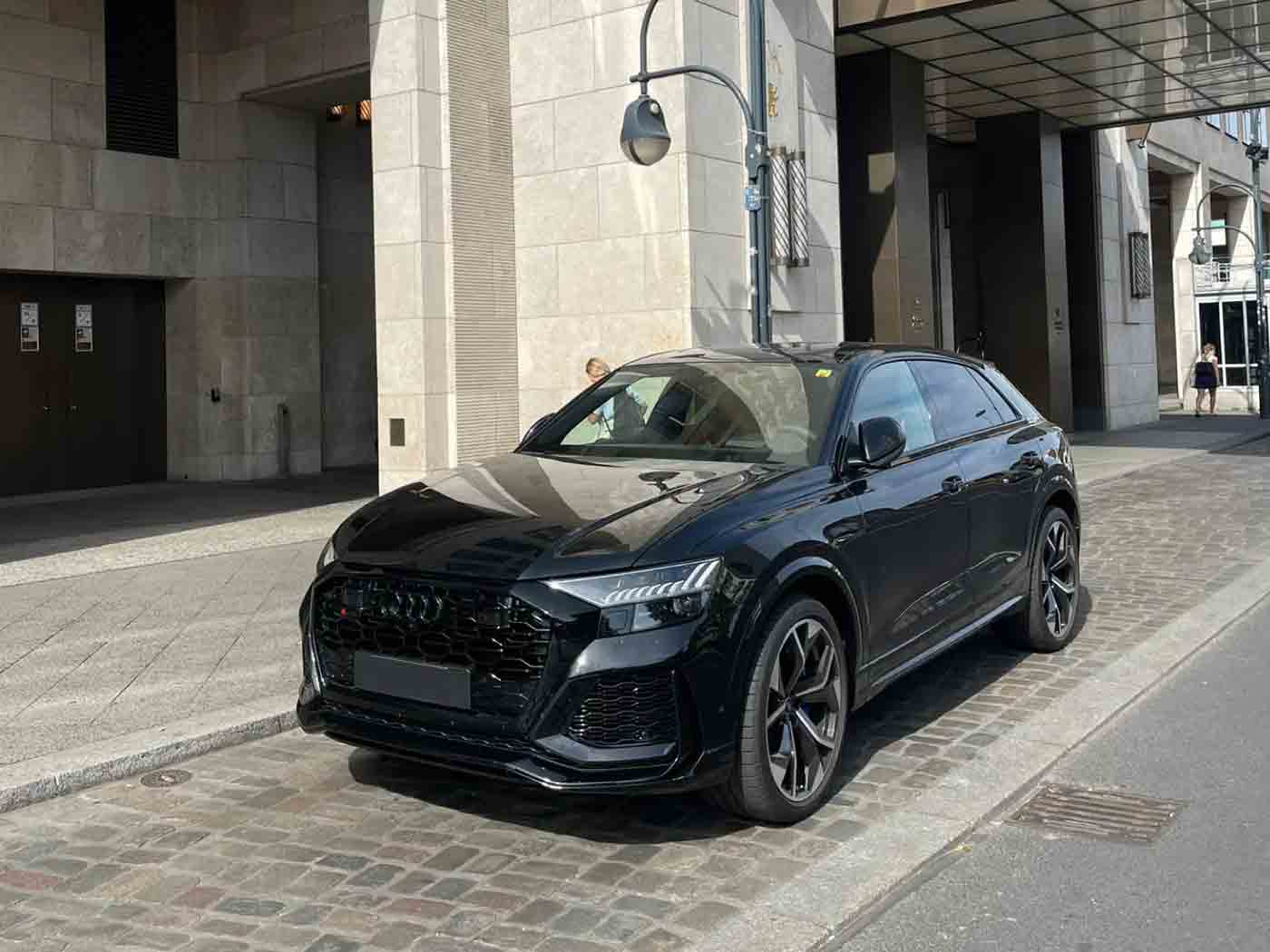 Noleggia Audi RS Q8
