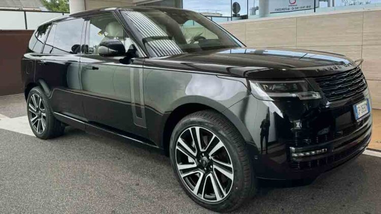 10 good reasons to Rent a Range Rover Autobiography in Milan