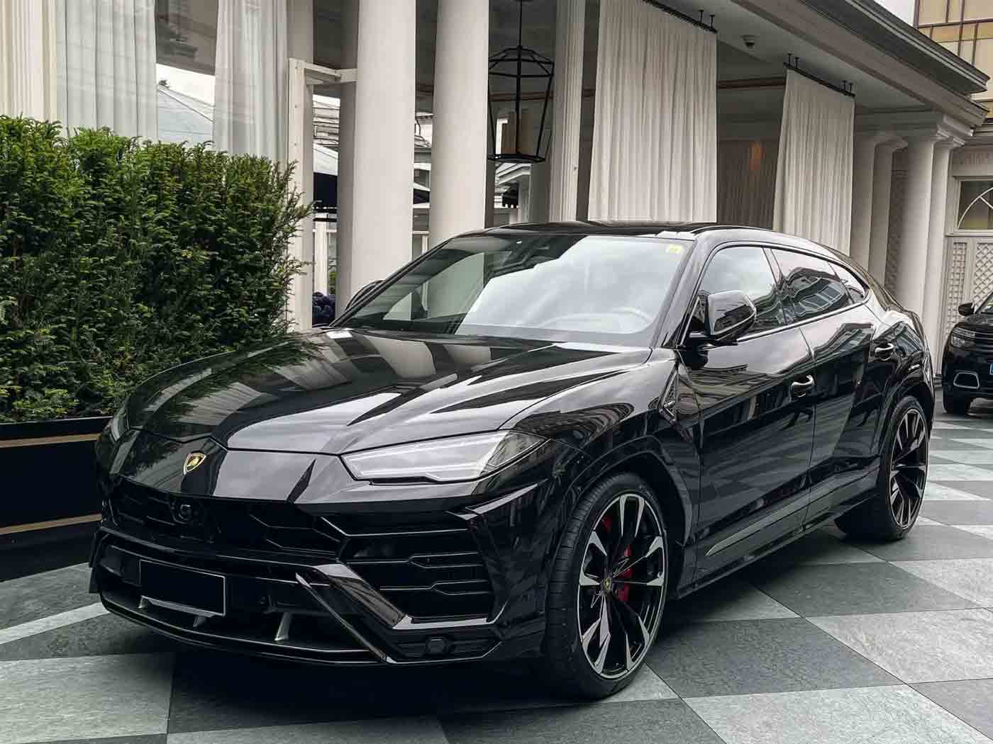 Noleggia Lamborghini Urus