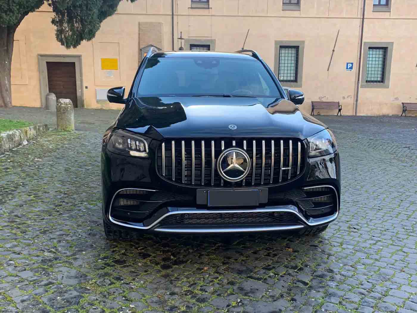 Noleggia Mercedes G63 AMG