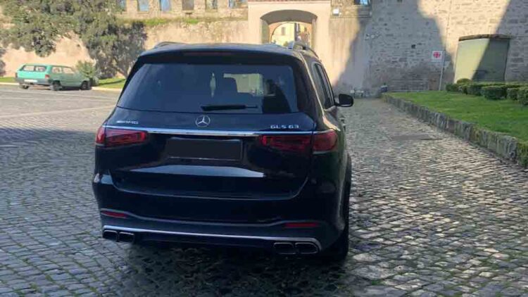 occasions to rent a Mercedes GLS 63 AMG in Paris