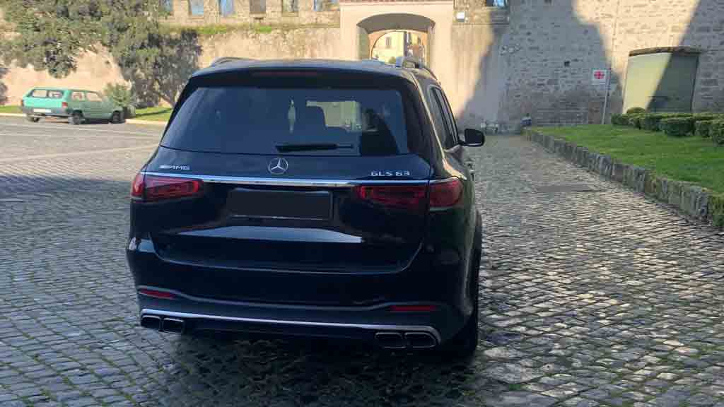 occasions to rent a Mercedes GLS 63 AMG in Paris