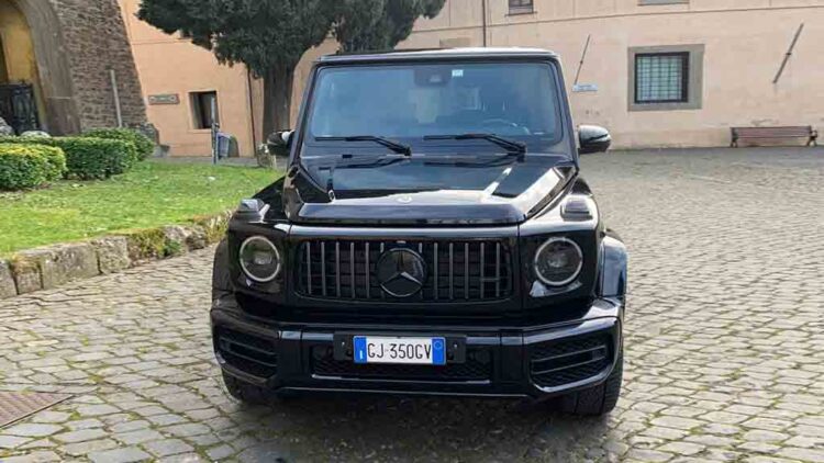 4 reasons why business people should rent a Mercedes G63 AMG in Rome for work-related travel
